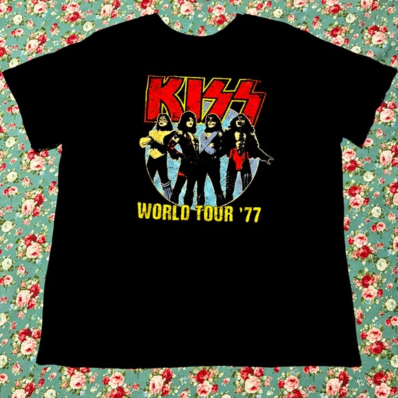 KISS 💋 T-shirt: vintage black band shirt. Used/good quality. World tour 77 👀🎸 - Picture 1 of 4